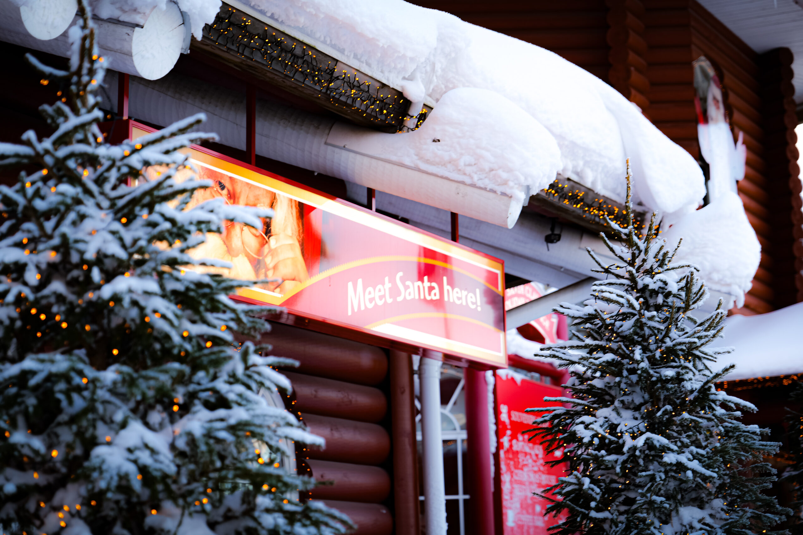 Santaclaus village Rovaniemi family tour meet santa with children